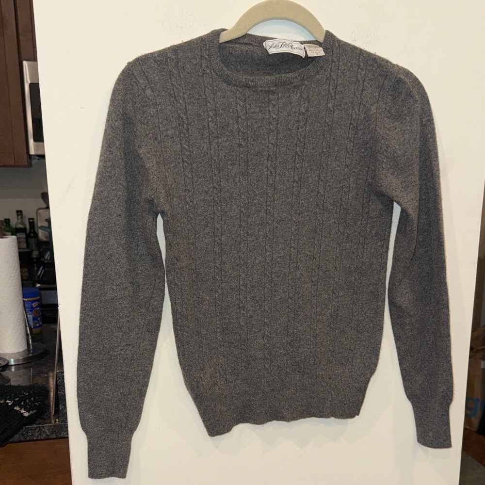 Saks Fifth Avenue cashmere Charcoal grey Crewneck Sweater size small